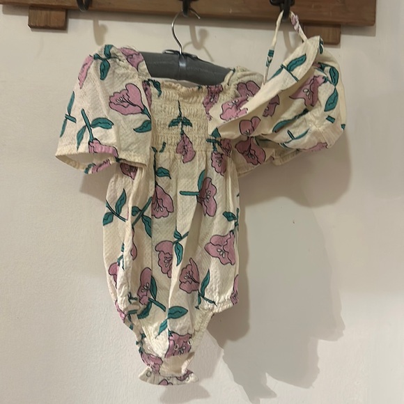 24 months floral romper with matching sun hat - Picture 1 of 1